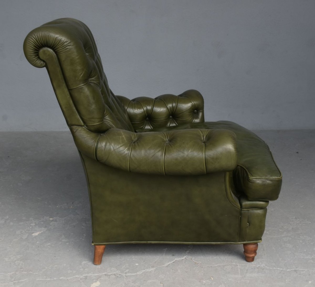 Chesterfield Leather Armchair Olive And Pouf-photo-4