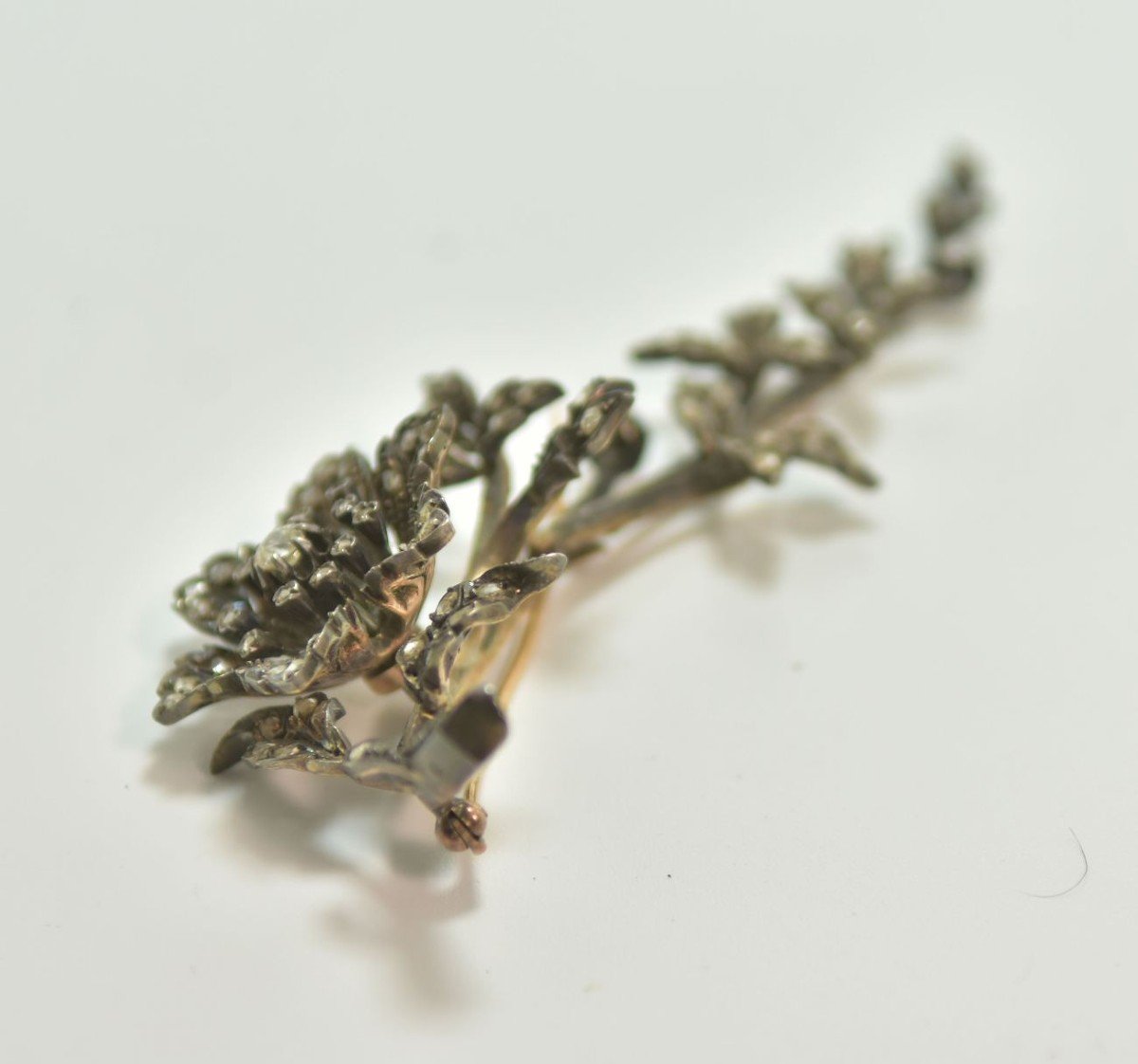 Trembleuse Brooch In Gold And Silver Composed Of 4 Articulated Strands And 1 Floral Pattern-photo-1