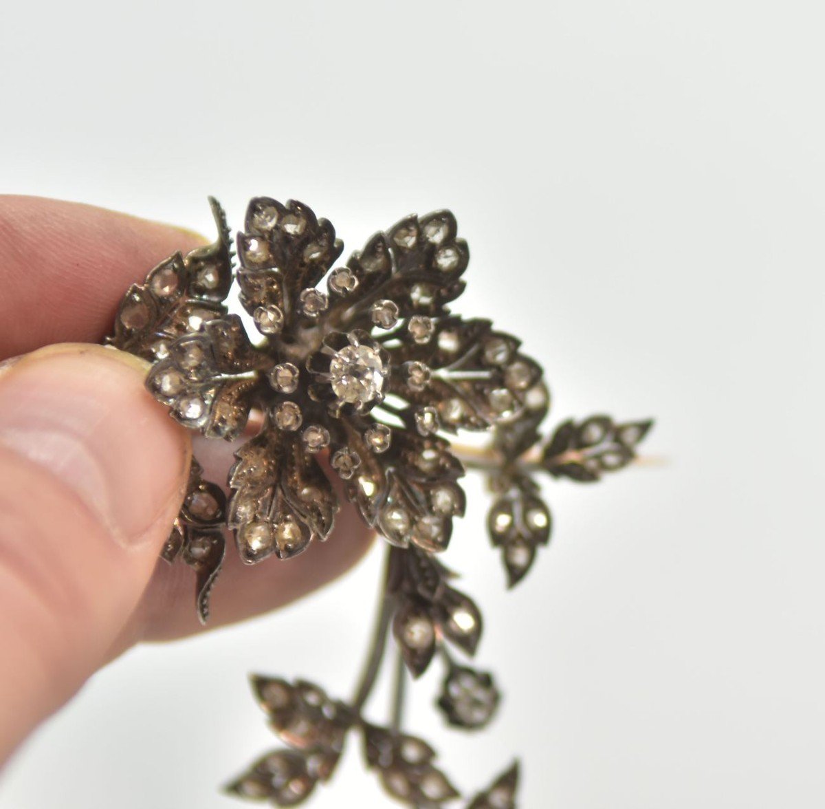 Trembleuse Brooch In Gold And Silver Composed Of 4 Articulated Strands And 1 Floral Pattern-photo-4