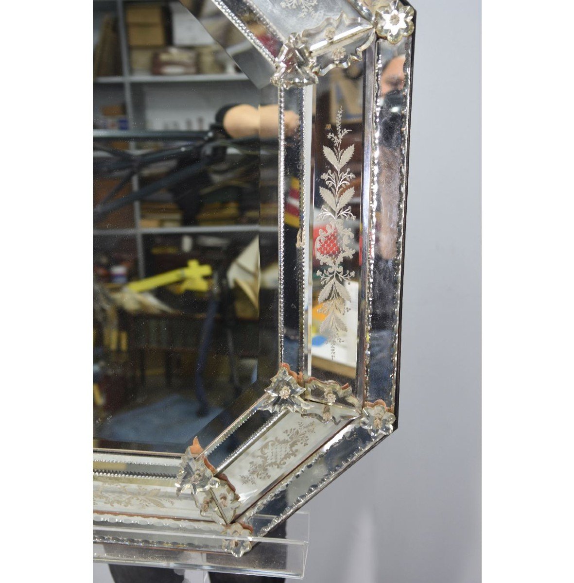 Engraved Venetian Style Mirror Octagonal Shape Decorated With Flowers-photo-1