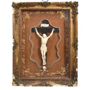 Crucifix Janséniste Au Memento Mori Dans Son Cadre Bois Et Stuc Doré XIXème