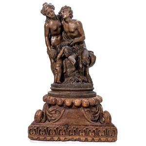 "groupe En Terre Cuite De Clodion  La Jeune Fille Et Le Faune, Sur Socle En Bois Sculpté