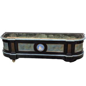Jardinière Napoléon III en poirier noirci , filets de laiton et porcelaine de Wedgewood XIXème