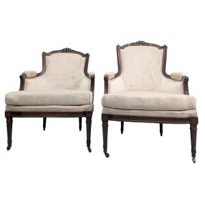 Fauteuils de style Louis XVI en acajou XIXème (fausse paire)