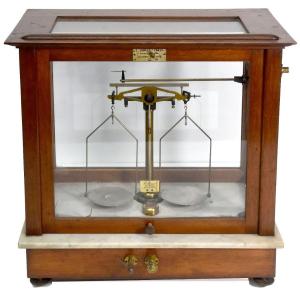 Trébuchet d'époque 1900 De Laboratoire