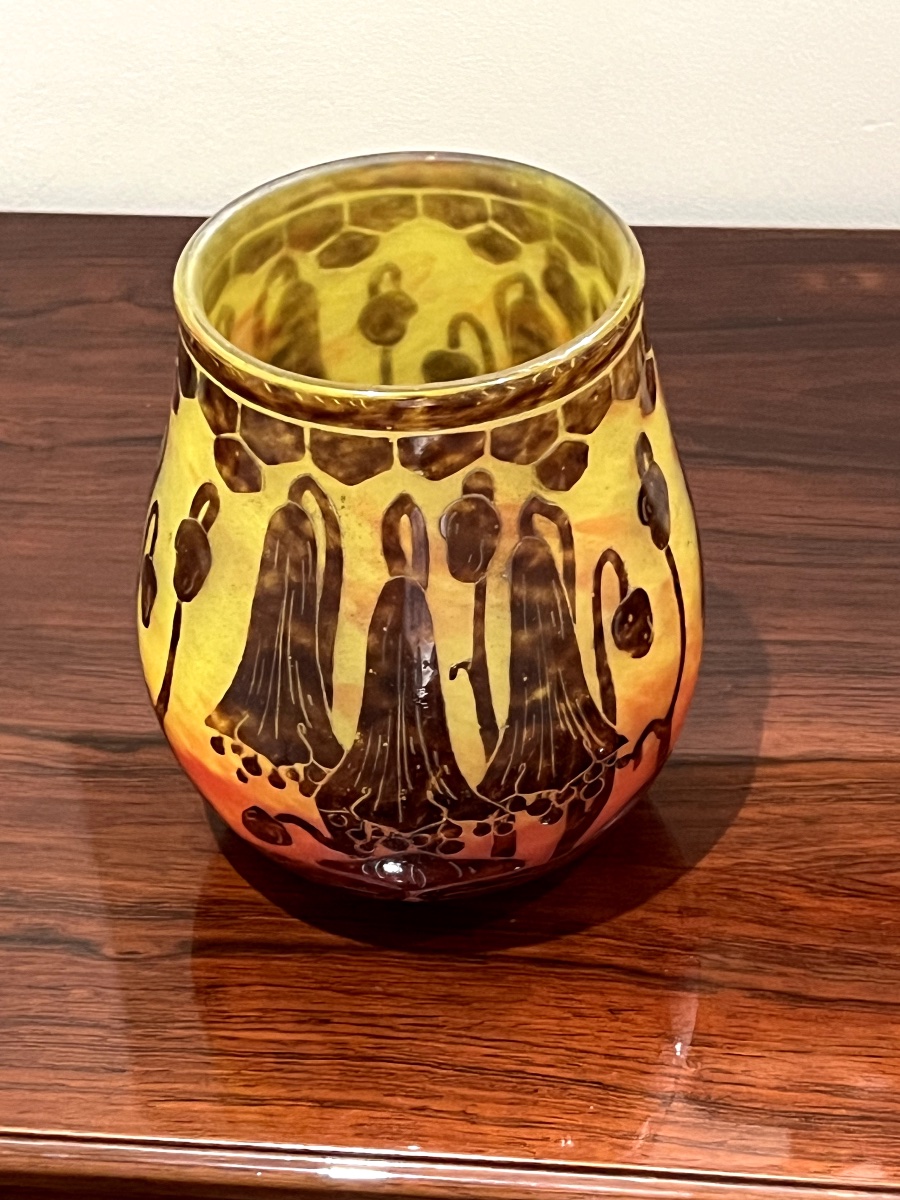 Vase Art Déco en verre camée signé Le Verre Français, décor « Campanules », vers 1922–1925.-photo-3