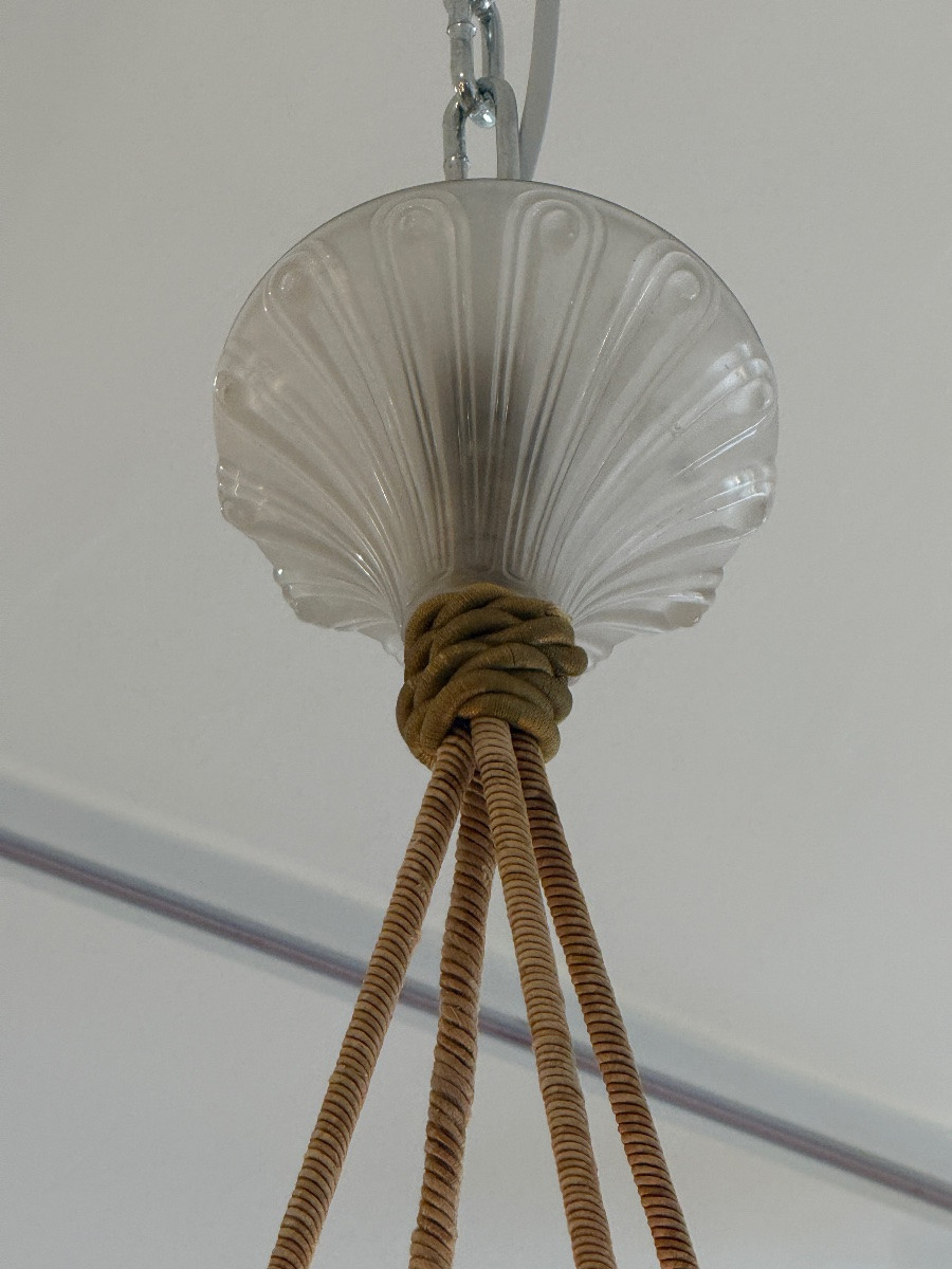  Suspension Art Déco en verre moulé signé Lalique, décor de stalactites-photo-1