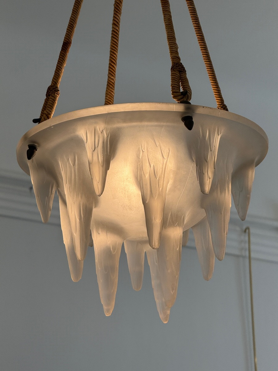  Suspension Art Déco en verre moulé signé Lalique, décor de stalactites-photo-2