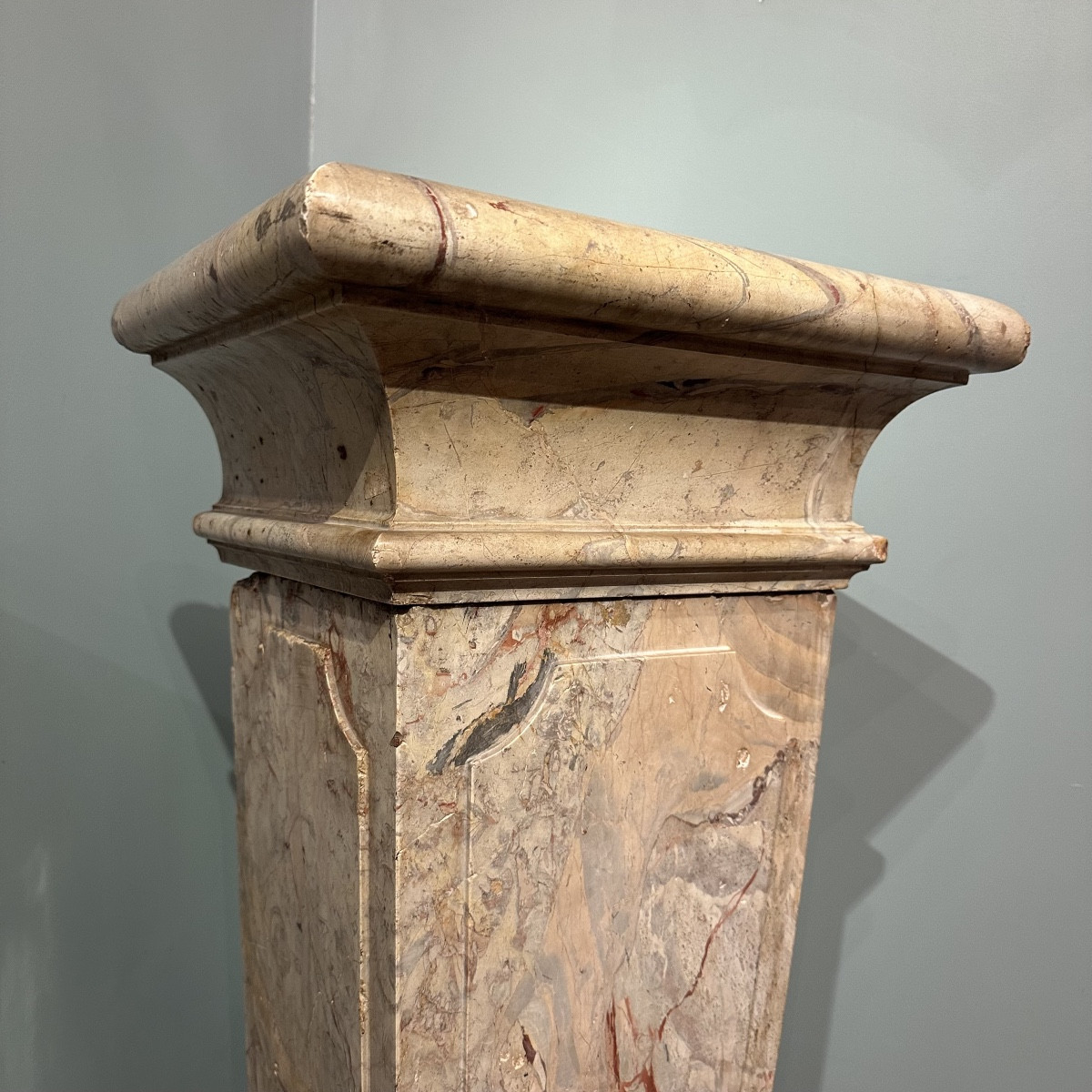 Gaine en marbre sarrancolin d'époque Louis XIV-photo-3