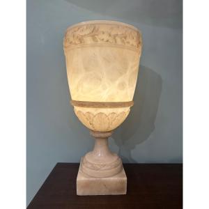 Grand vase balustre en albâtre formant lampe