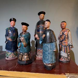 ensemble de magots en terre cuite polychrome