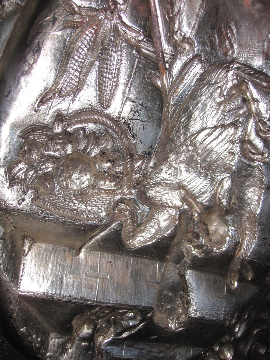 Large Repoussé Silver Tray With Hunting Motifs. Habsburg Or Hanau, Early Eighteenth Century-photo-2