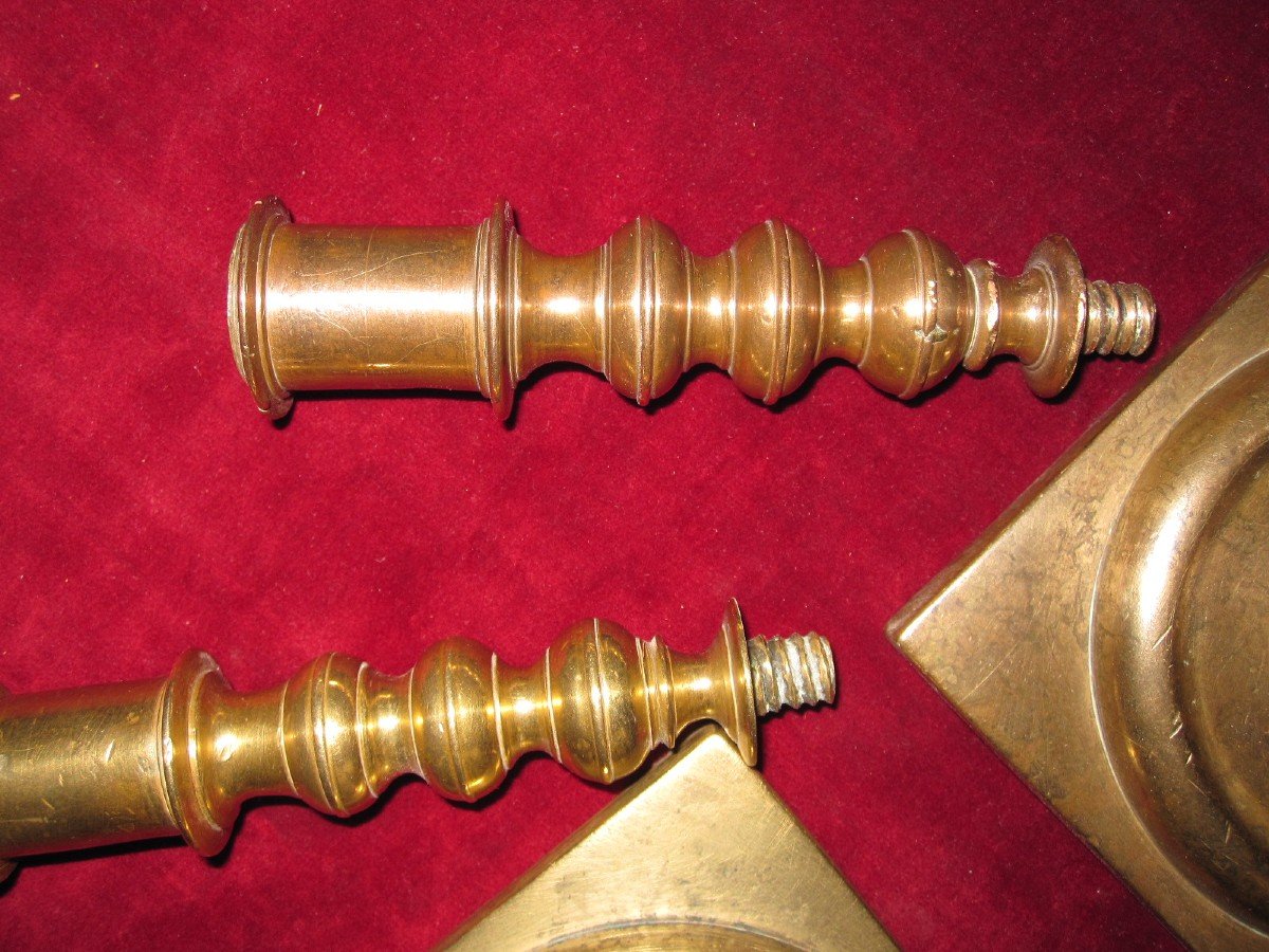 Paire De Bougeoirs De Voyage En Bronze Du XVIIe Siècle-photo-1