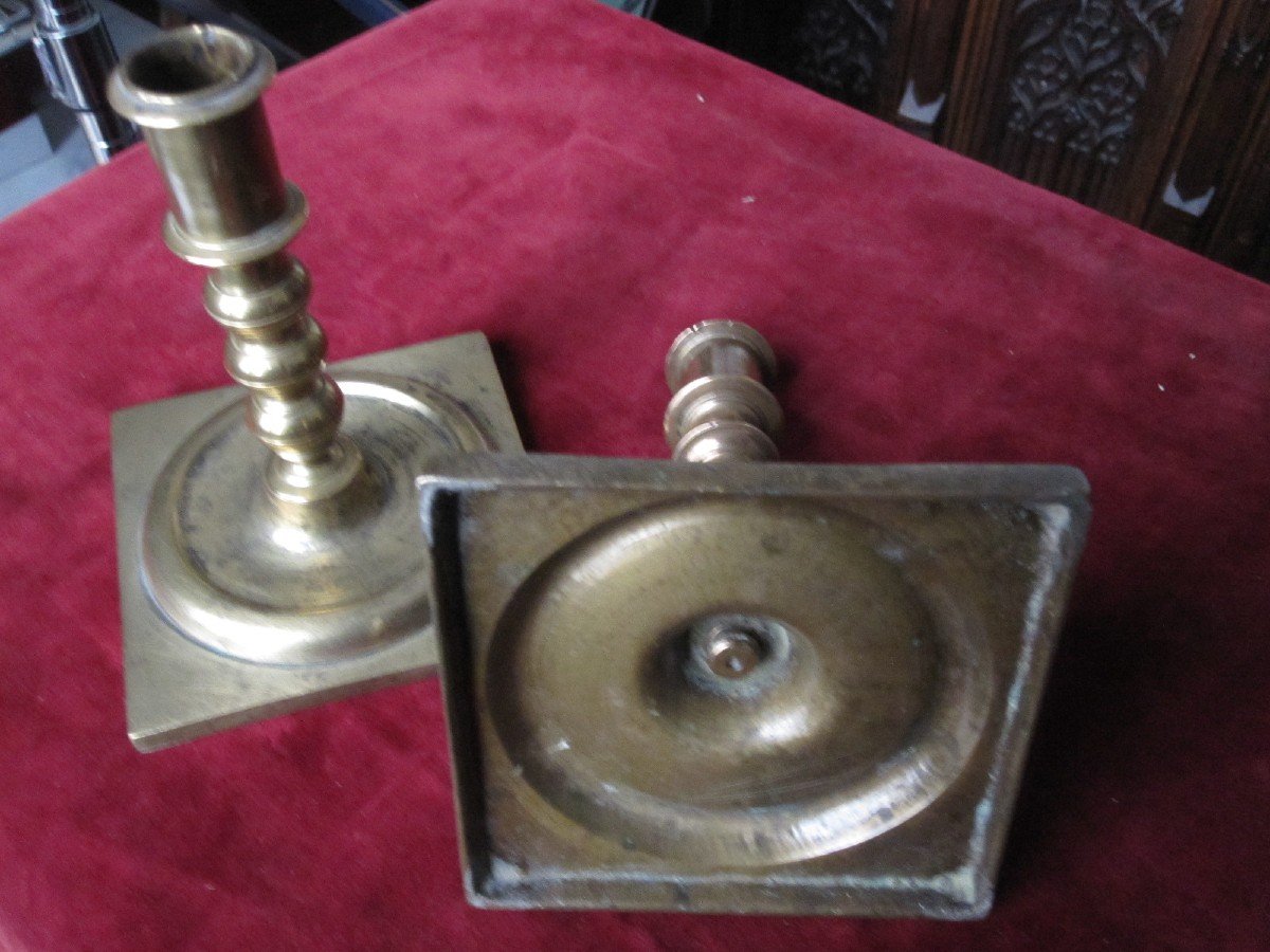 Paire De Bougeoirs De Voyage En Bronze Du XVIIe Siècle-photo-2