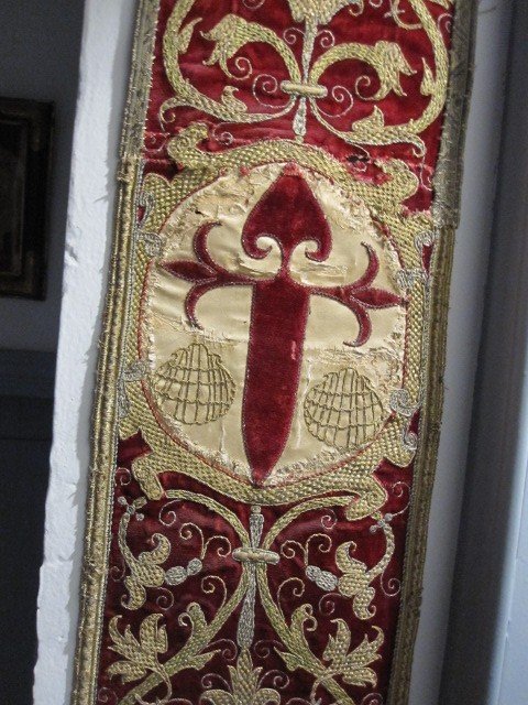 Velvet And Silk Fabric Embroidered With The Cross And Shells Of The Apostle Santiago. XVI Century-photo-2