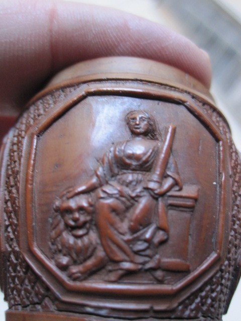 Two Beautiful Pieces Of Carved Corozo From The 18th Century-photo-3