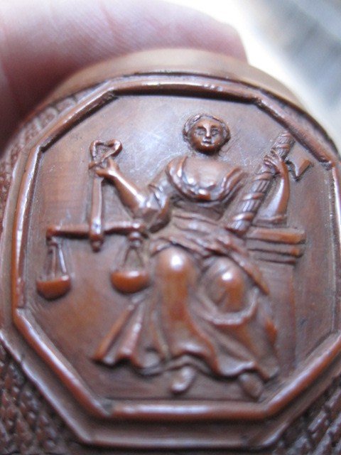 Two Beautiful Pieces Of Carved Corozo From The 18th Century-photo-4