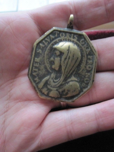 Religious Medal: Virgin Mary And San Francisco De Asis. Bronze Octagonal Shape 17th-photo-4