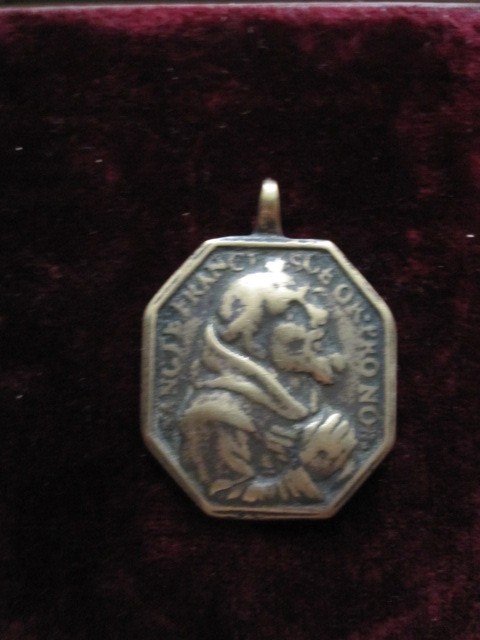 Religious Medal: Virgin Mary And San Francisco De Asis. Bronze Octagonal Shape 17th-photo-2
