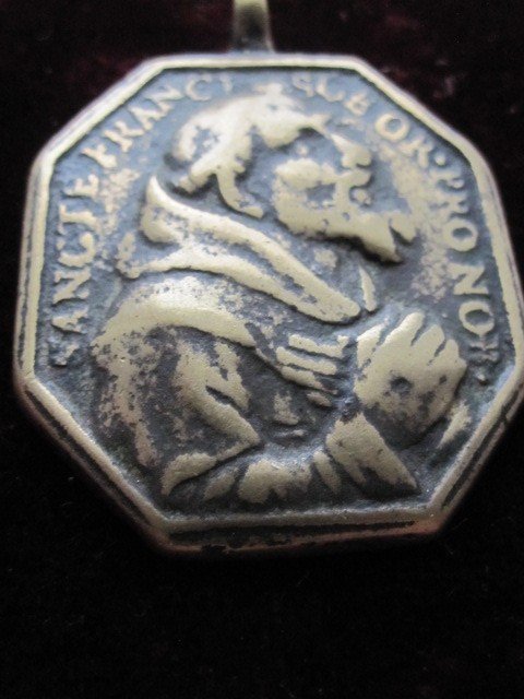 Religious Medal: Virgin Mary And San Francisco De Asis. Bronze Octagonal Shape 17th-photo-5