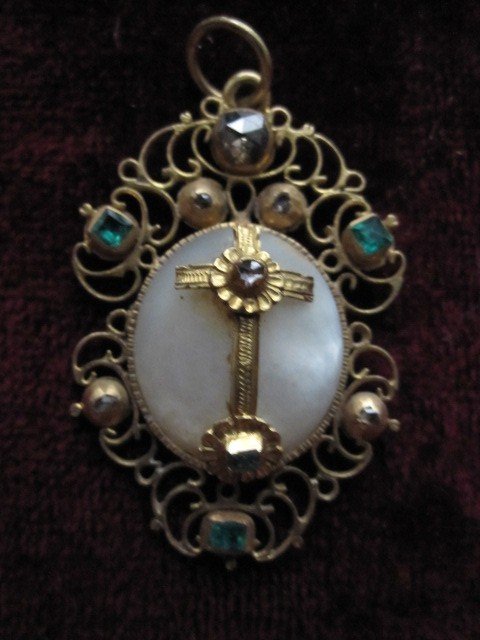 Pendentif Du XVIIe Siècle En Or, Nacre Et Petites émeraudes Et Diamants. Amérique Hispanique-photo-2