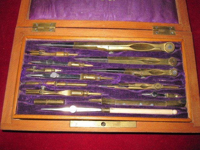 Beautiful Box With Compasses And Drawing Instruments From The 19th Century. In Bronze And Bone. Original Box-photo-5