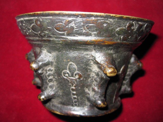 Small Bronze Mortar Decorated With Ribs And Fleurs De Lys. French Work S. XVI-photo-3