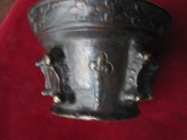 Small Bronze Mortar Decorated With Ribs And Fleurs De Lys. French Work S. XVI-photo-4