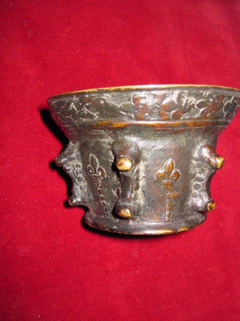 Small Bronze Mortar Decorated With Ribs And Fleurs De Lys. French Work S. XVI-photo-6