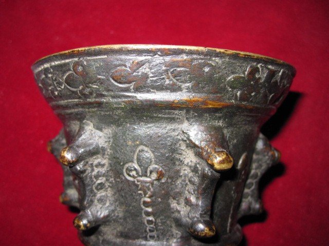 Small Bronze Mortar Decorated With Ribs And Fleurs De Lys. French Work S. XVI