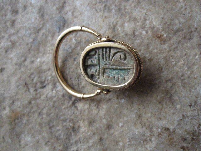 Ring With Scarab With Tilting Hieroglyphic Inscription Mounted In Gold.-photo-2