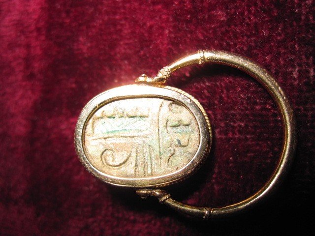 Ring With Scarab With Tilting Hieroglyphic Inscription Mounted In Gold.-photo-1