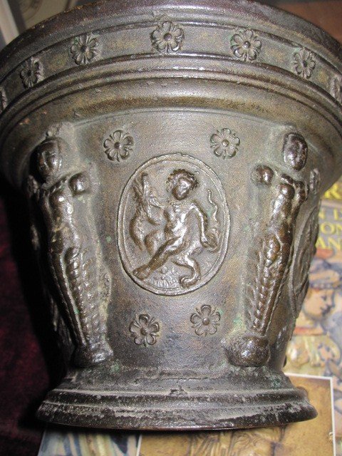 Mortar From Puy-en Velay. 17th Century With Hercules Drowning The Serpent In Medallions-photo-1