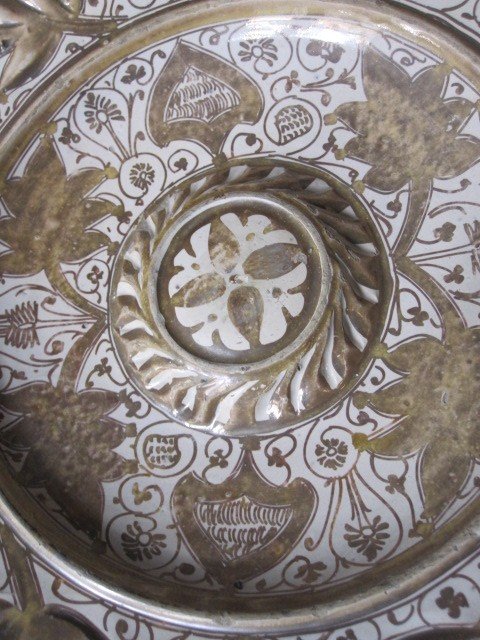 Grande Assiette En Céramique Hispanique Mauresque Aux Reflets Dorés De Manises. Siècle XVI-photo-2