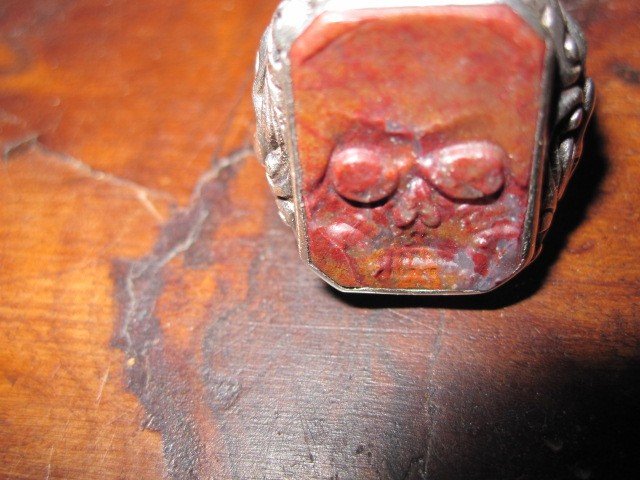 Memento Mori. Bague Avec Cornaline Sculptée De Forme Incussive, Pour Sceau. 18ème Ou 19ème Sièc-photo-2
