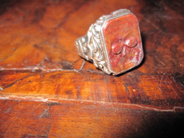 Memento Mori. Bague Avec Cornaline Sculptée De Forme Incussive, Pour Sceau. 18ème Ou 19ème Sièc-photo-4