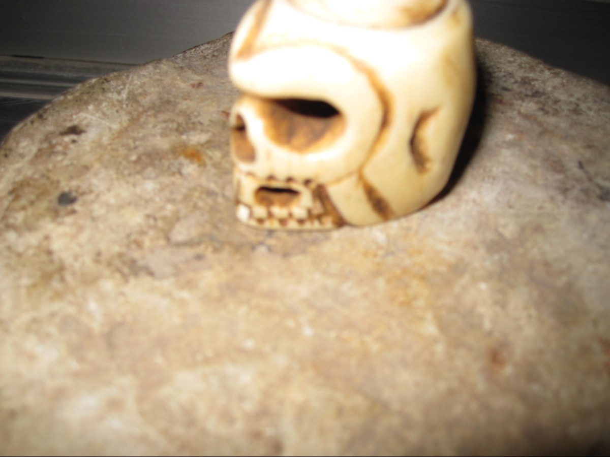 Netsuke En Forme De Crâne, En Ivoire. ère Meiji