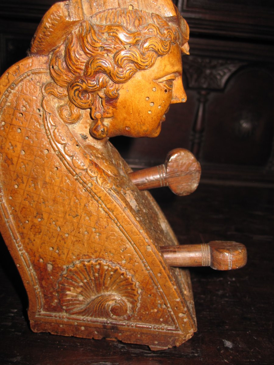 Tête en bois sculptée provenant d'un instrument de musique. XVIIIe siècle-photo-7