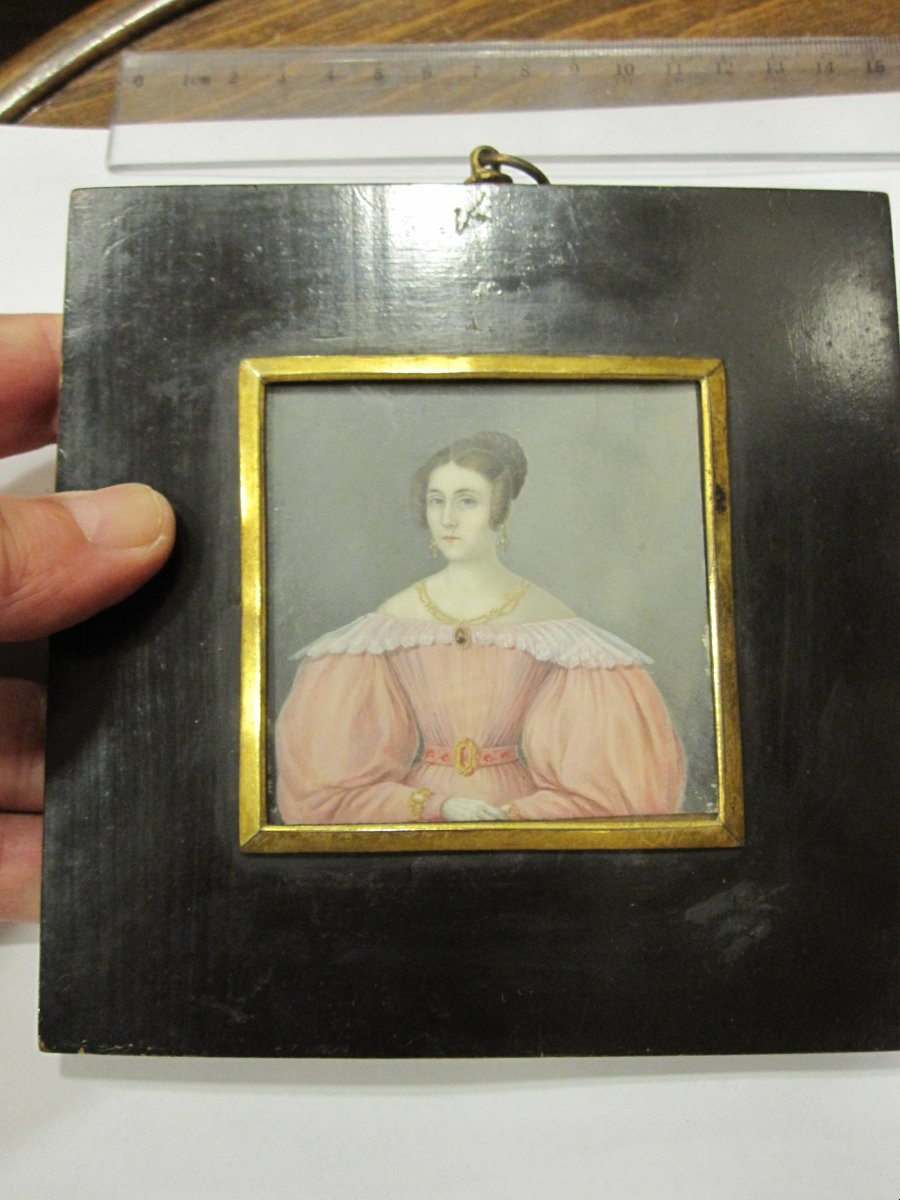 Portrait de dame d'époque Empire. Miniature sur vélin avec cadre d'origine.-photo-6