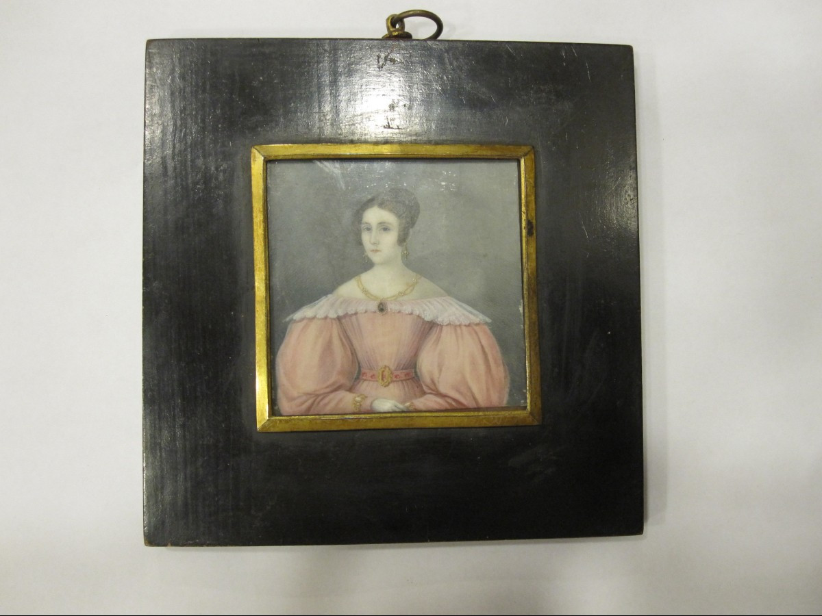 Portrait de dame d'époque Empire. Miniature sur vélin avec cadre d'origine.