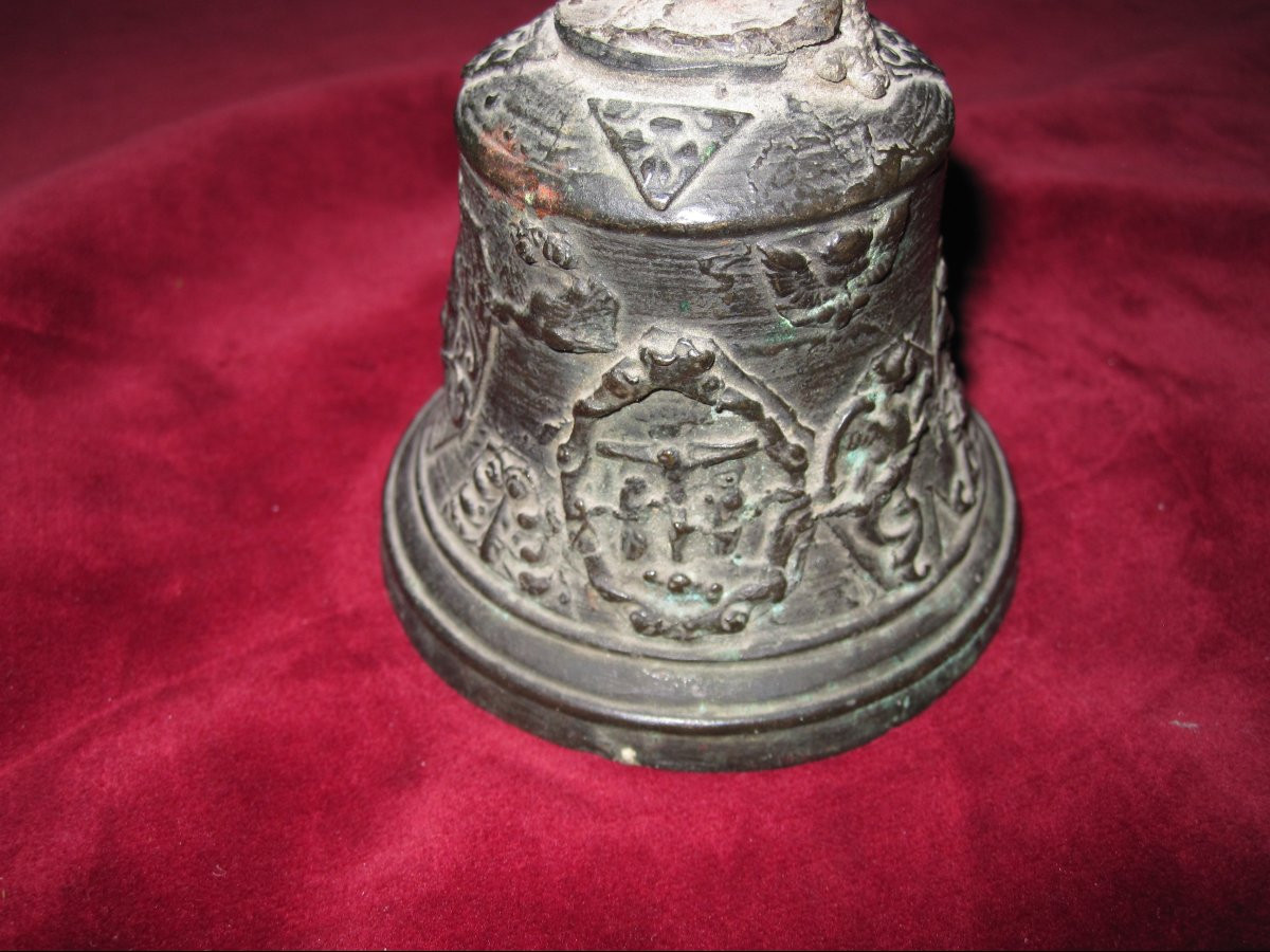 Cloche en bronze Renaissance. Travail florentin du XVIe siècle.-photo-3