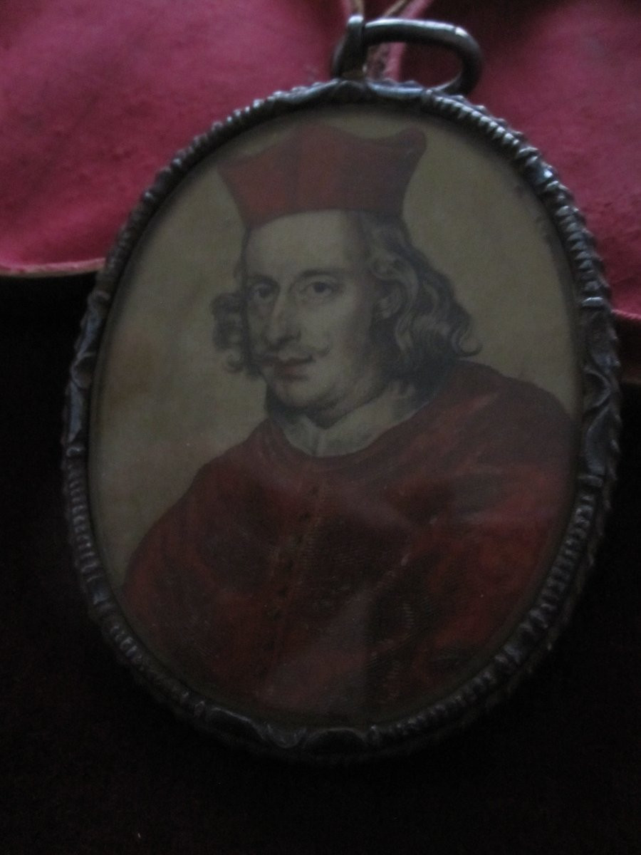 Portrait du cardinal-infant D. Fernando d'Autriche, dans un reliquaire en fer finement ouvragé.-photo-2