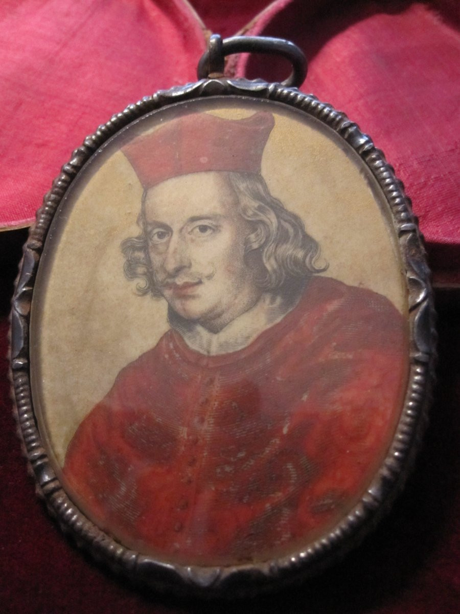 Portrait du cardinal-infant D. Fernando d'Autriche, dans un reliquaire en fer finement ouvragé.-photo-3