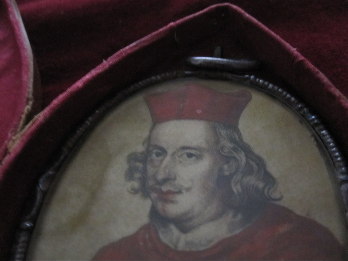 Portrait du cardinal-infant D. Fernando d'Autriche, dans un reliquaire en fer finement ouvragé.-photo-6