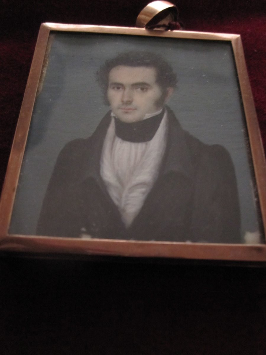 Portrait d'un gentilhomme, vers 1820. Cadre en or de faible carat. 6 x 5 cm.-photo-2