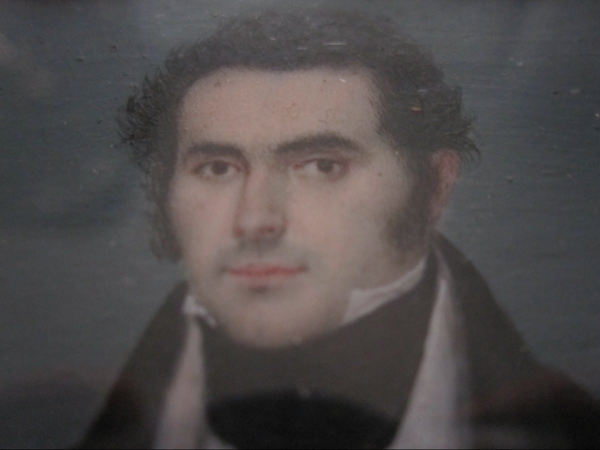 Portrait d'un gentilhomme, vers 1820. Cadre en or de faible carat. 6 x 5 cm.-photo-3
