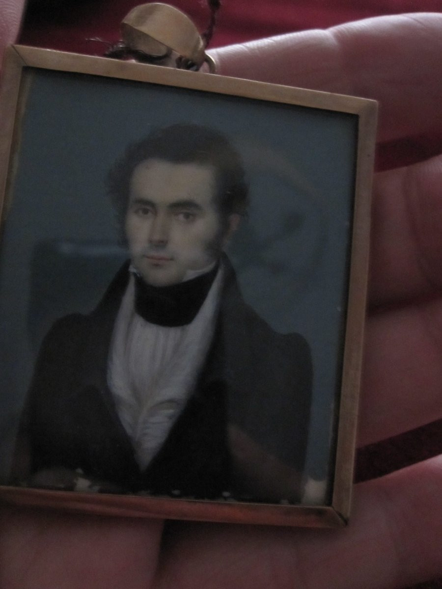 Portrait d'un gentilhomme, vers 1820. Cadre en or de faible carat. 6 x 5 cm.-photo-3