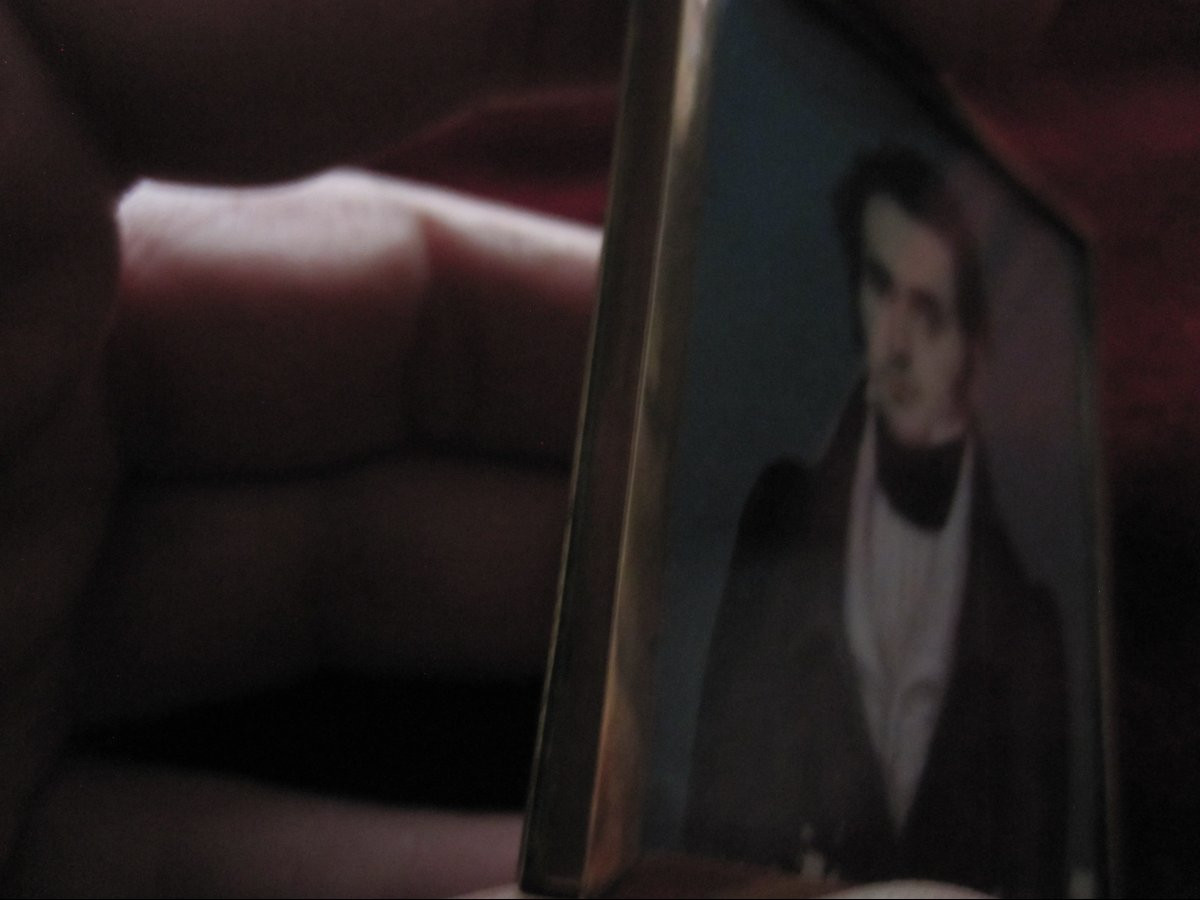 Portrait d'un gentilhomme, vers 1820. Cadre en or de faible carat. 6 x 5 cm.-photo-5