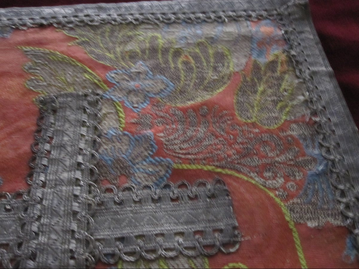 Corporel liturgique en soie brodée et fils d'argent. XVIIIe siècle-photo-3