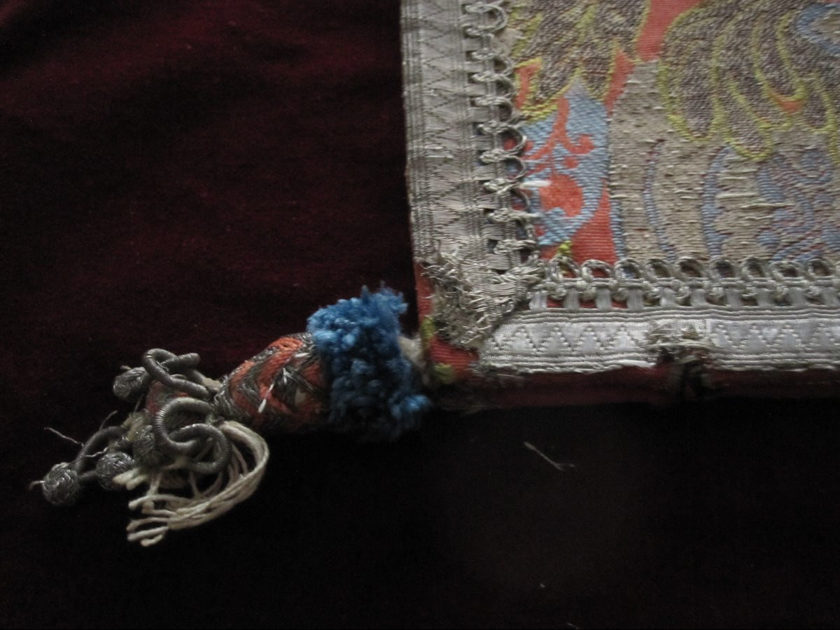 Corporel liturgique en soie brodée et fils d'argent. XVIIIe siècle-photo-1